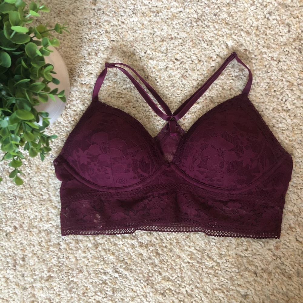 NWT. Victoria Secret Bralette - Med